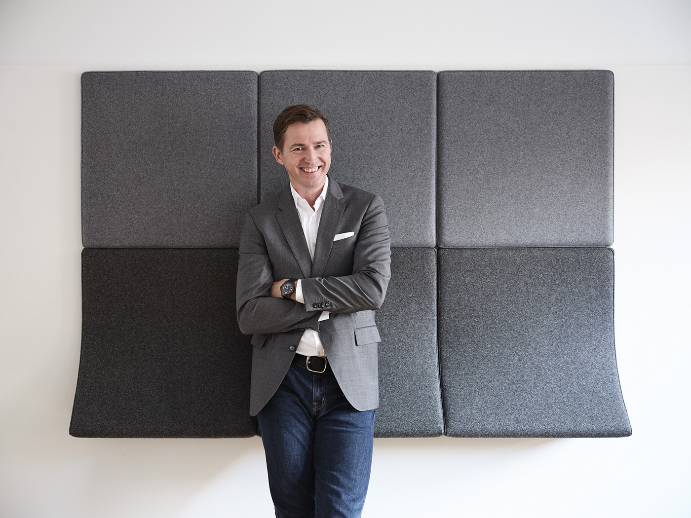 Landing，Side table，wall，