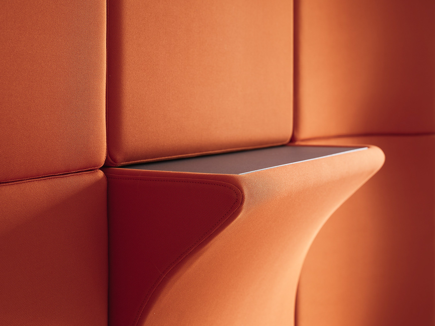 Landing，Side table，wall，