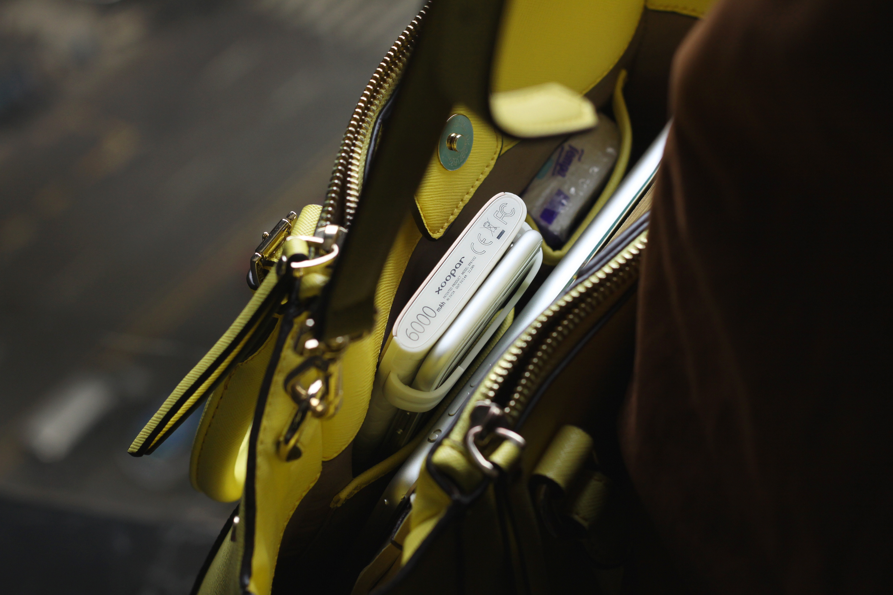 silica gel，portable battery，aluminium alloy，Portability，