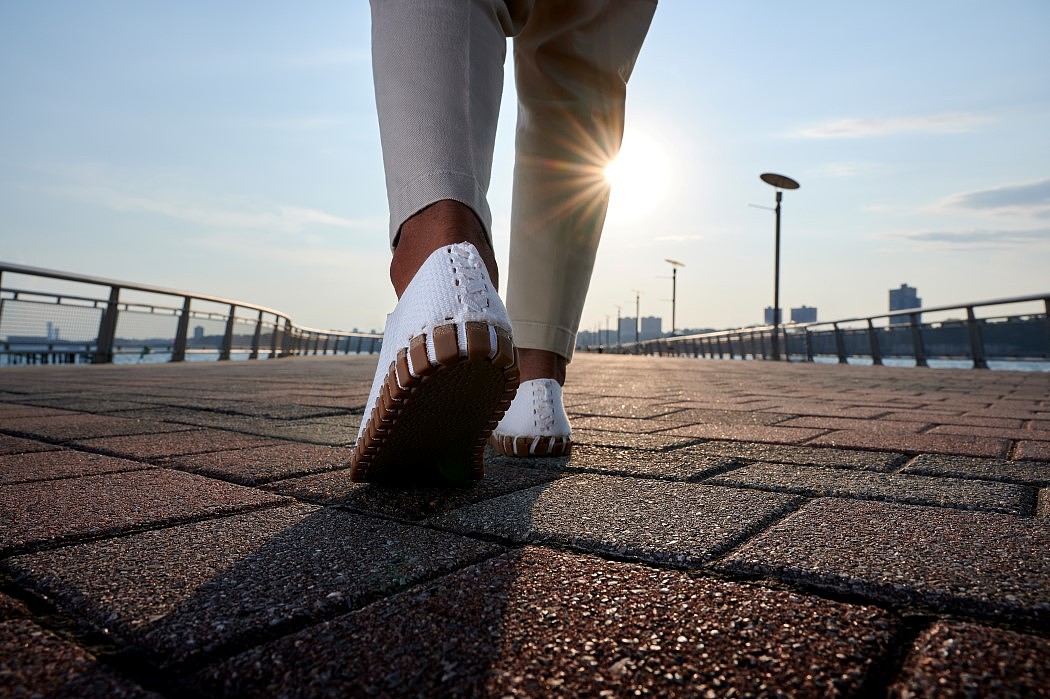 sneakers，environment protection，modern，Plant composition，