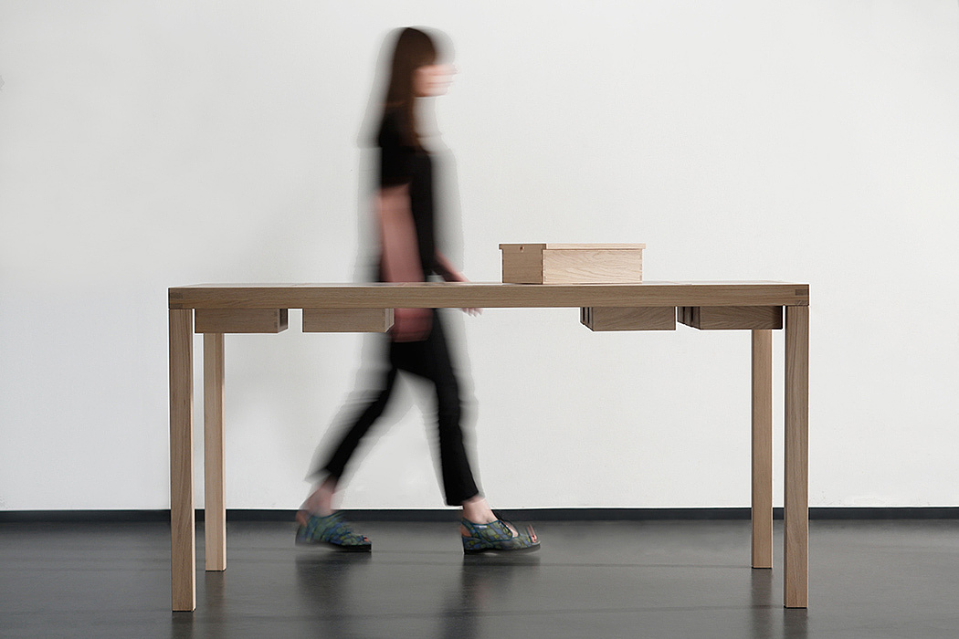 Laura MRK š a，workbench，originality，Design，furniture，