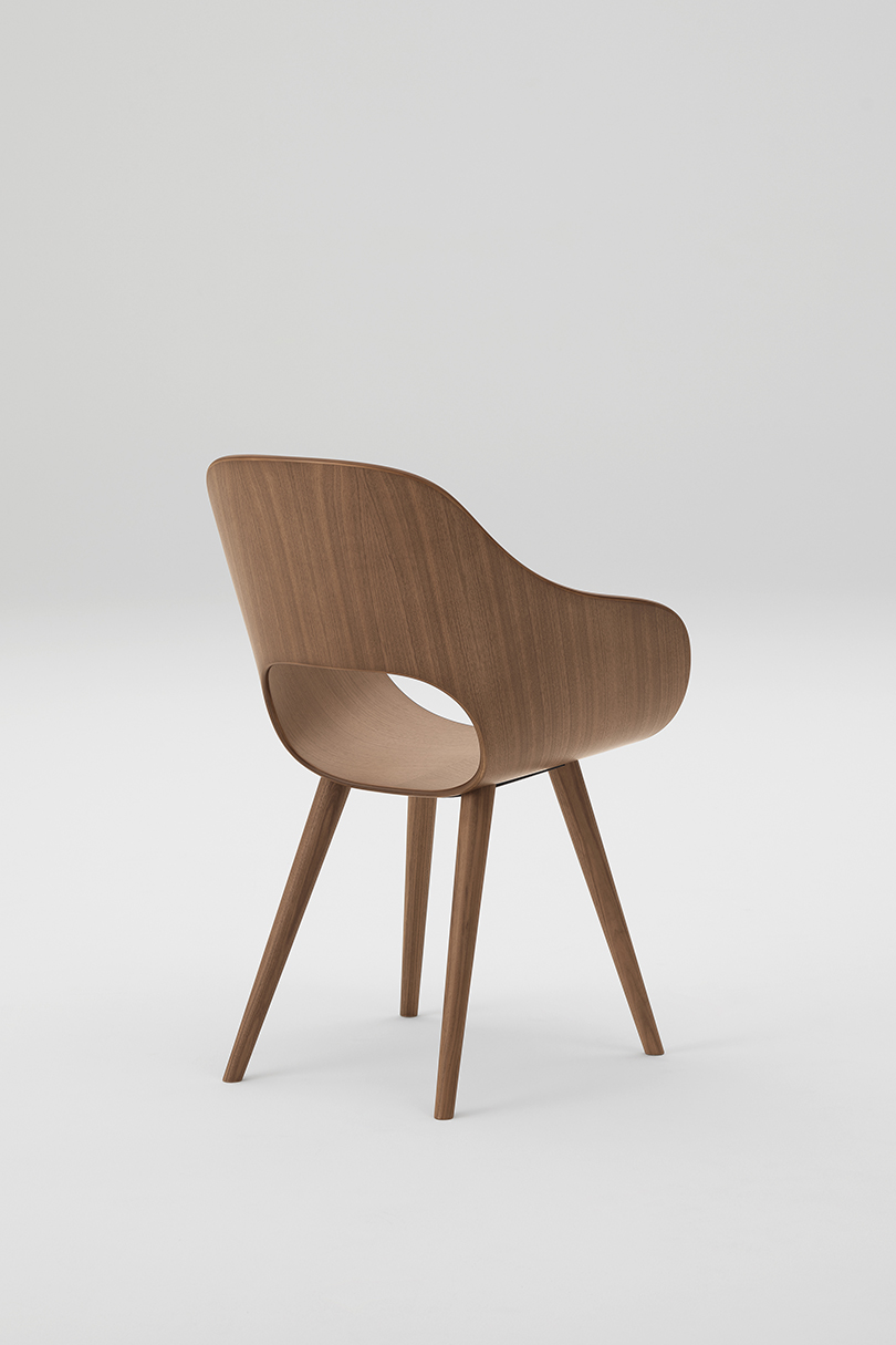 chair，to work in an office，family，limit，