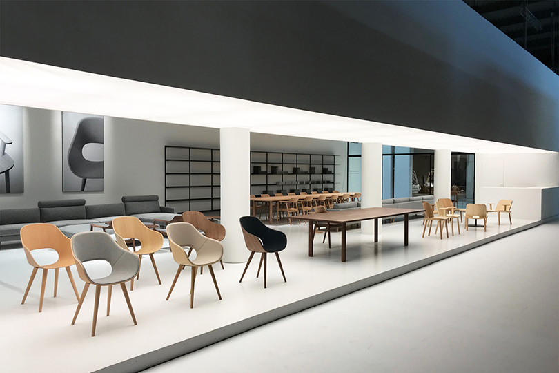 chair，to work in an office，family，limit，