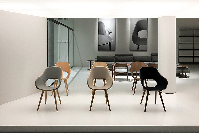 chair，to work in an office，family，limit，