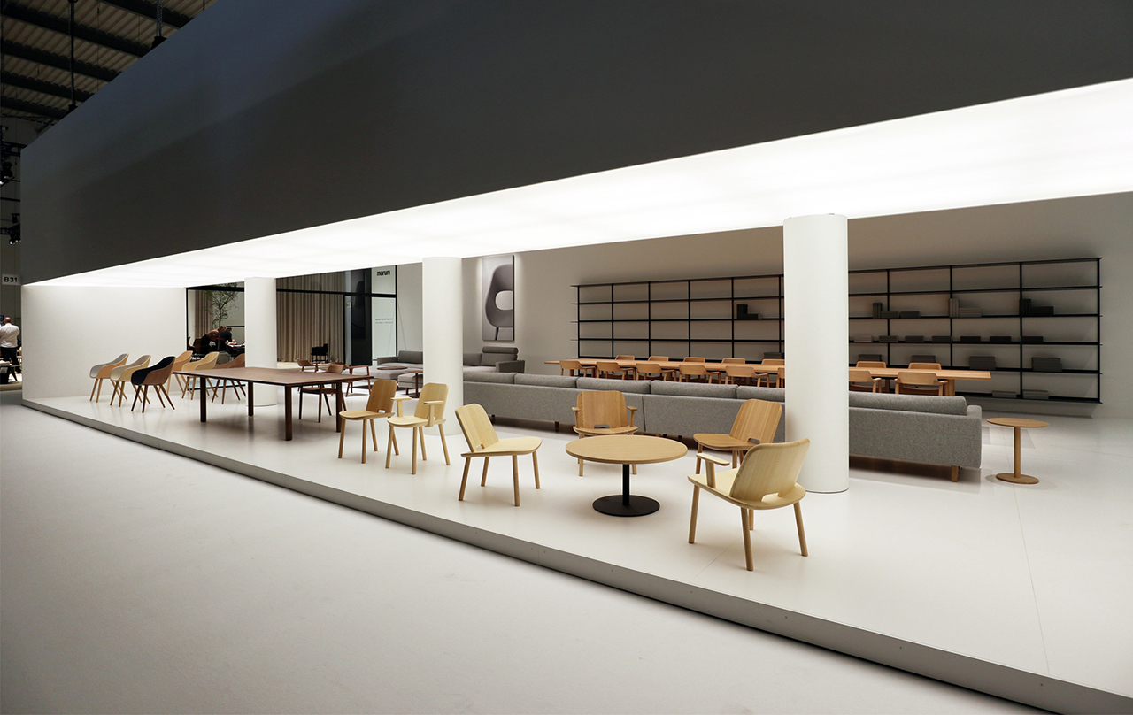 chair，to work in an office，family，limit，