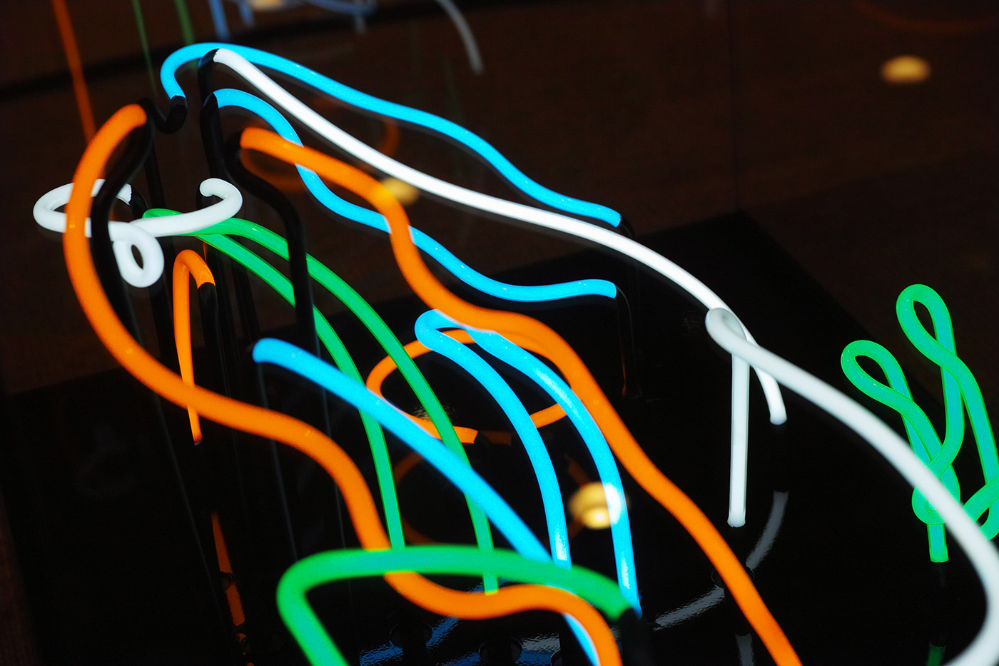 indoor，office，Coffee table，The neon lights，