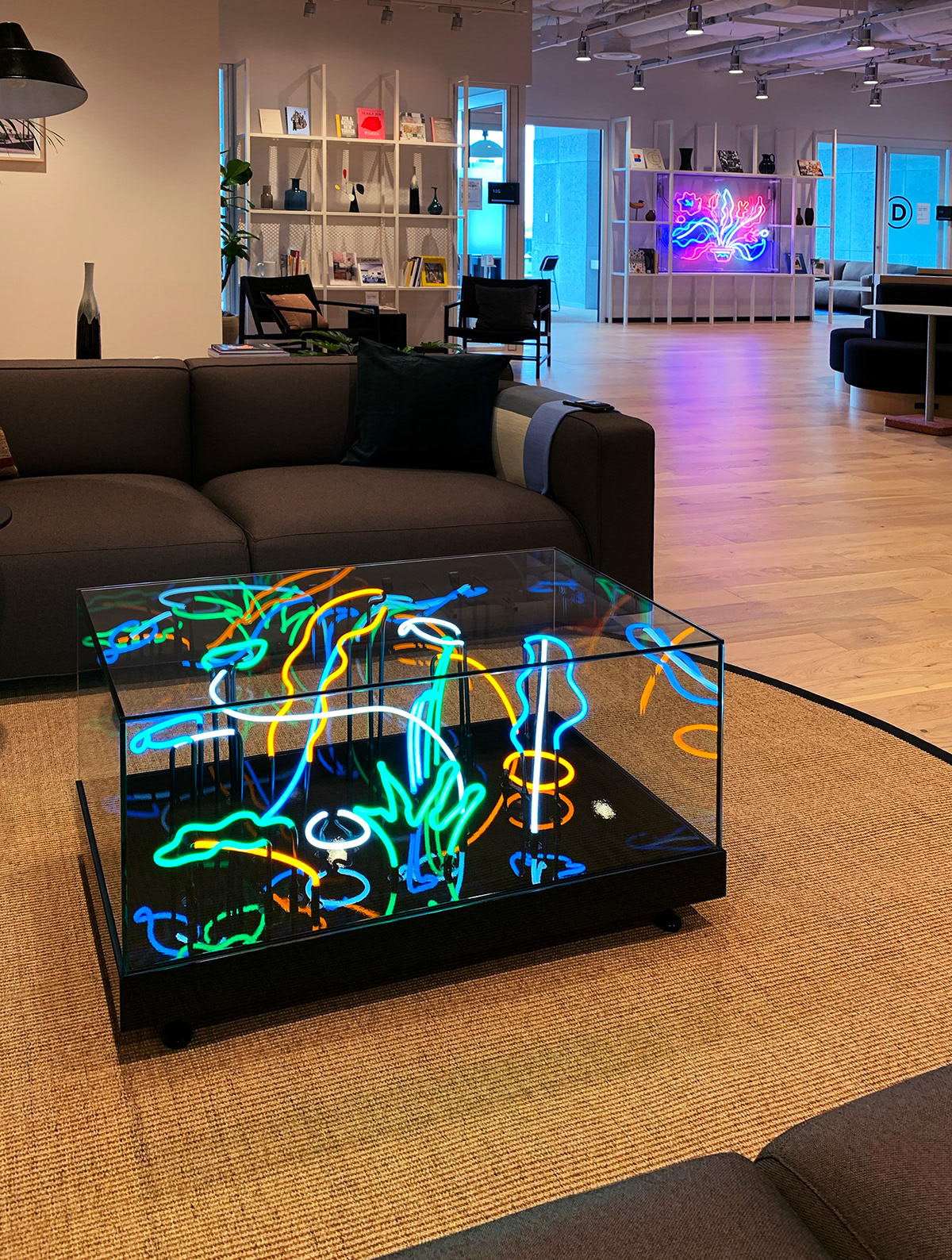 indoor，office，Coffee table，The neon lights，