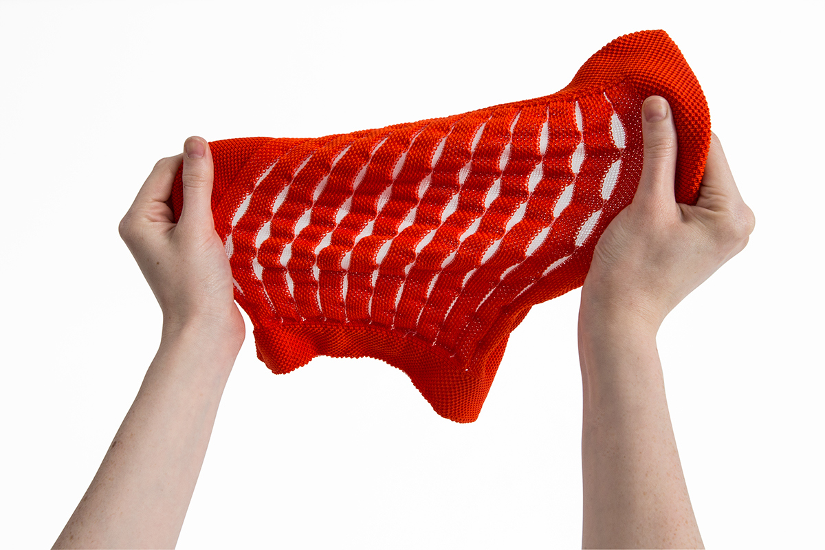 Hybrid design concept，High elastic textile material，Traditional sofa seat，