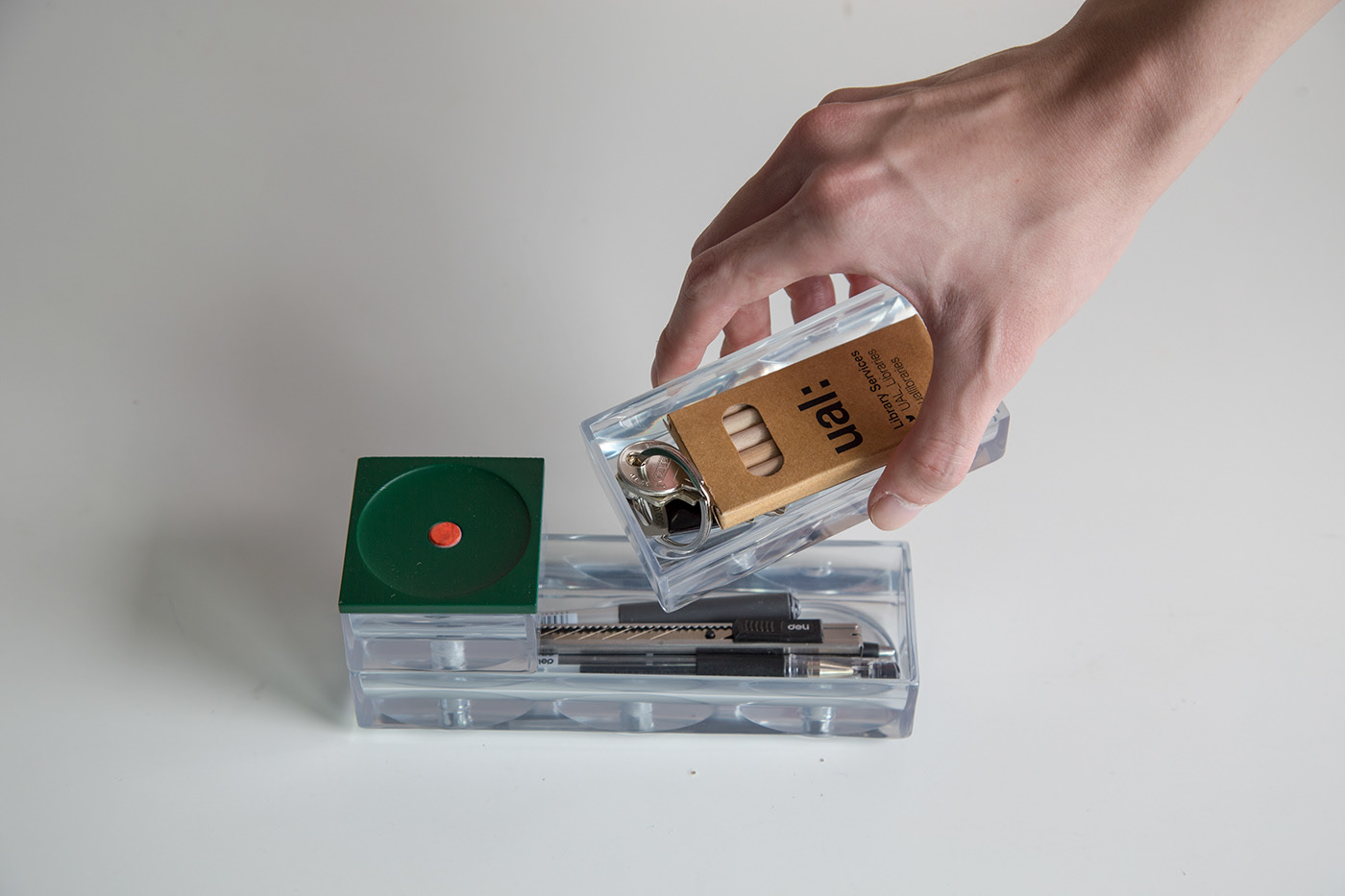 calendar，chair，Dart board，mouse，