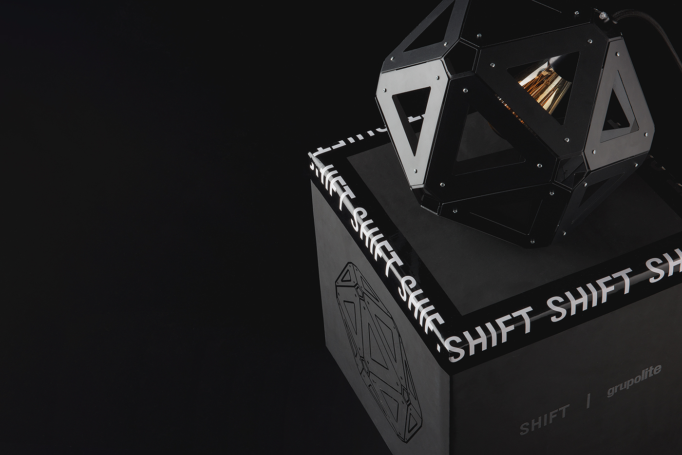 floodlight，conceptual design，Icosahedral lamp body，Modern lighting，