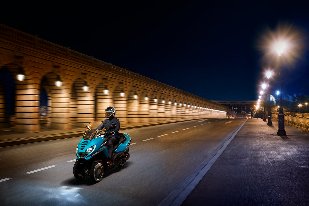 motorcycle，urban，Paris，sign，
