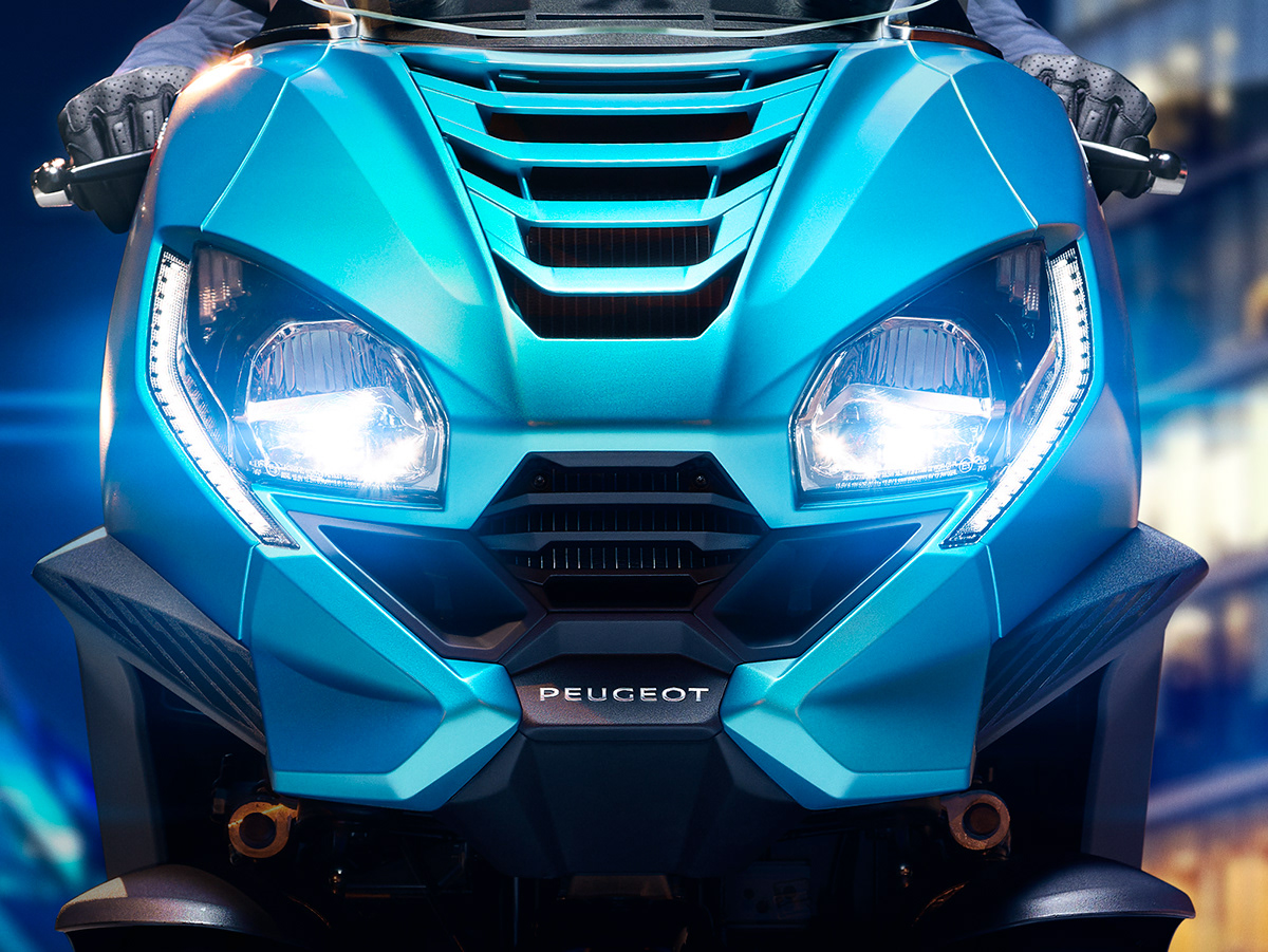 motorcycle，urban，Paris，sign，