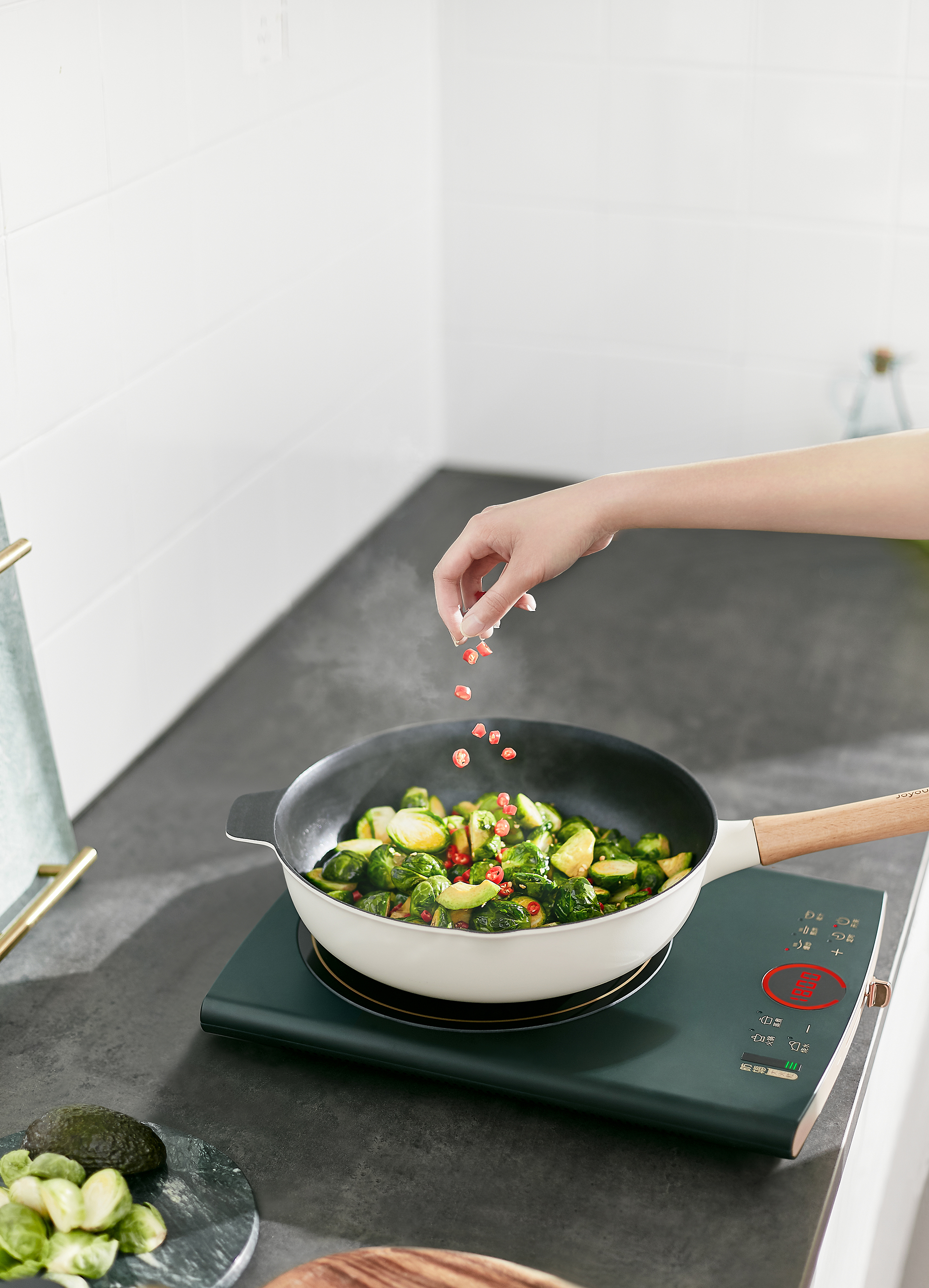 Electromagnetic furnace，radiation protection，