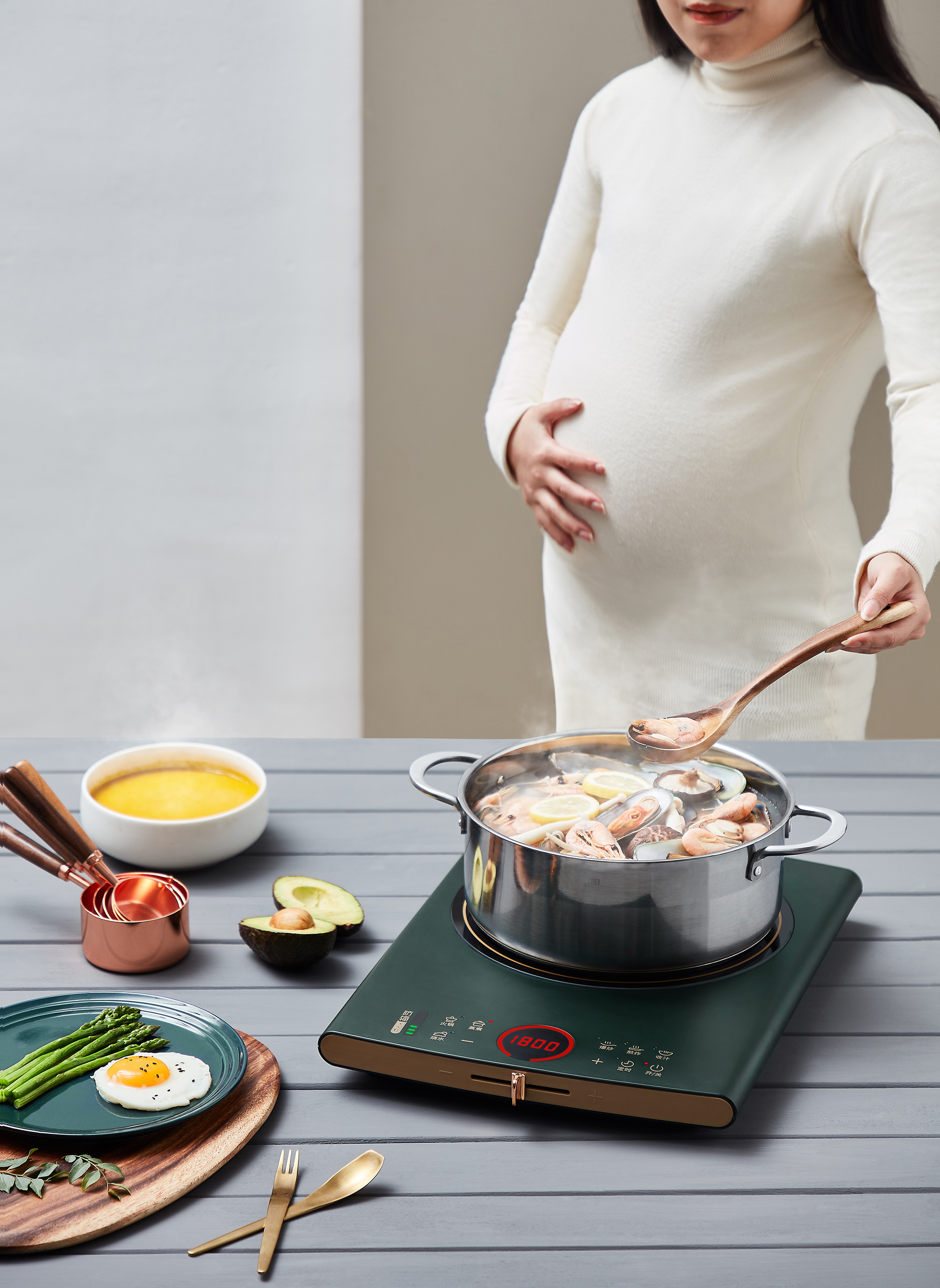 Electromagnetic furnace，radiation protection，