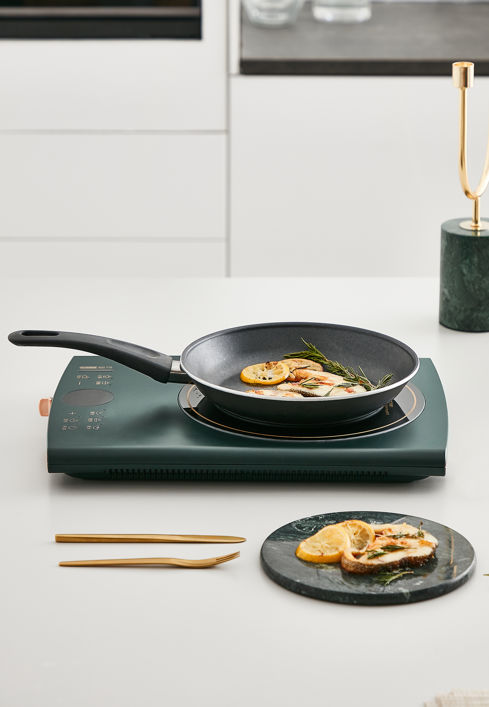 Electromagnetic furnace，radiation protection，