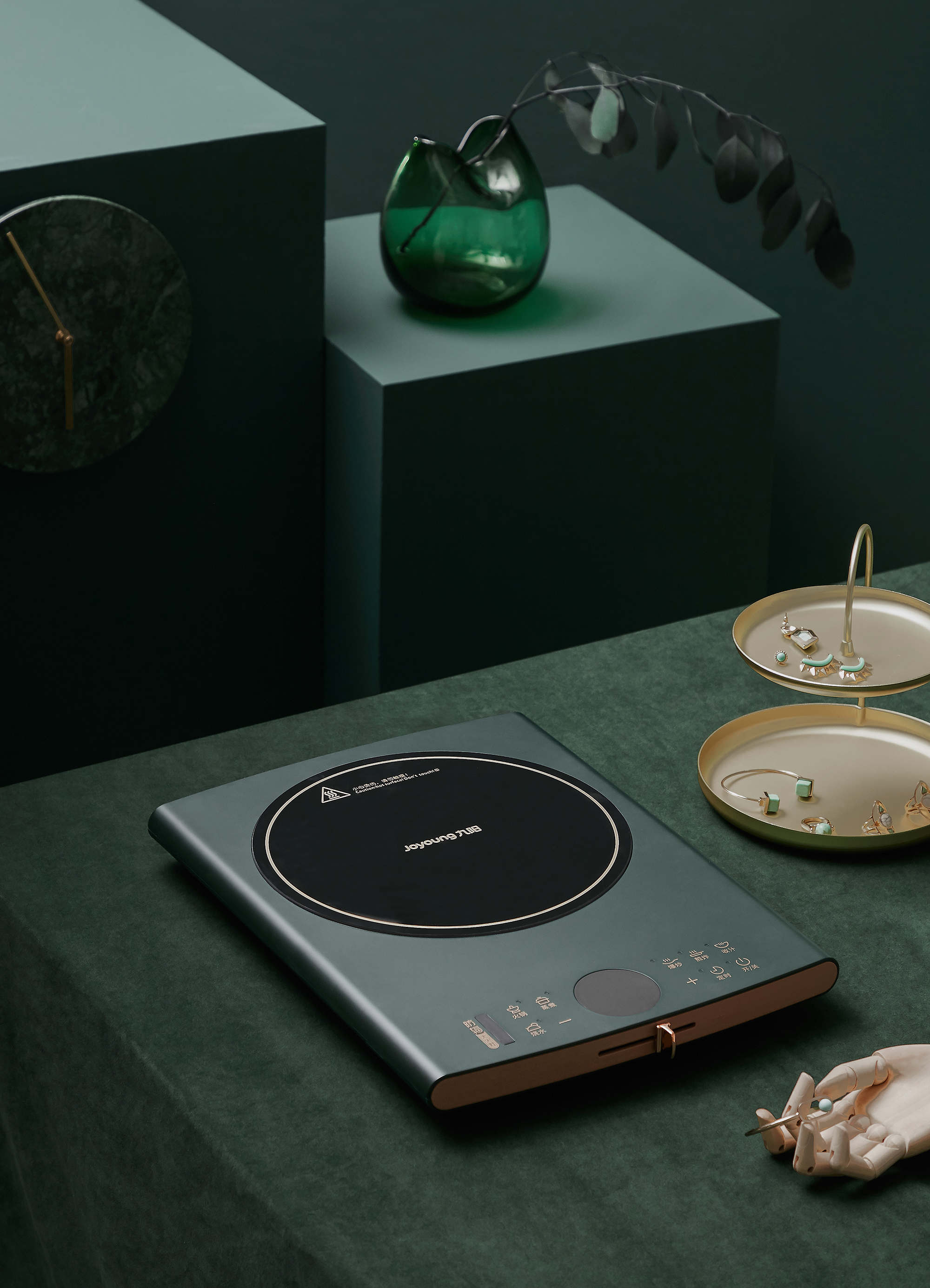 Electromagnetic furnace，radiation protection，