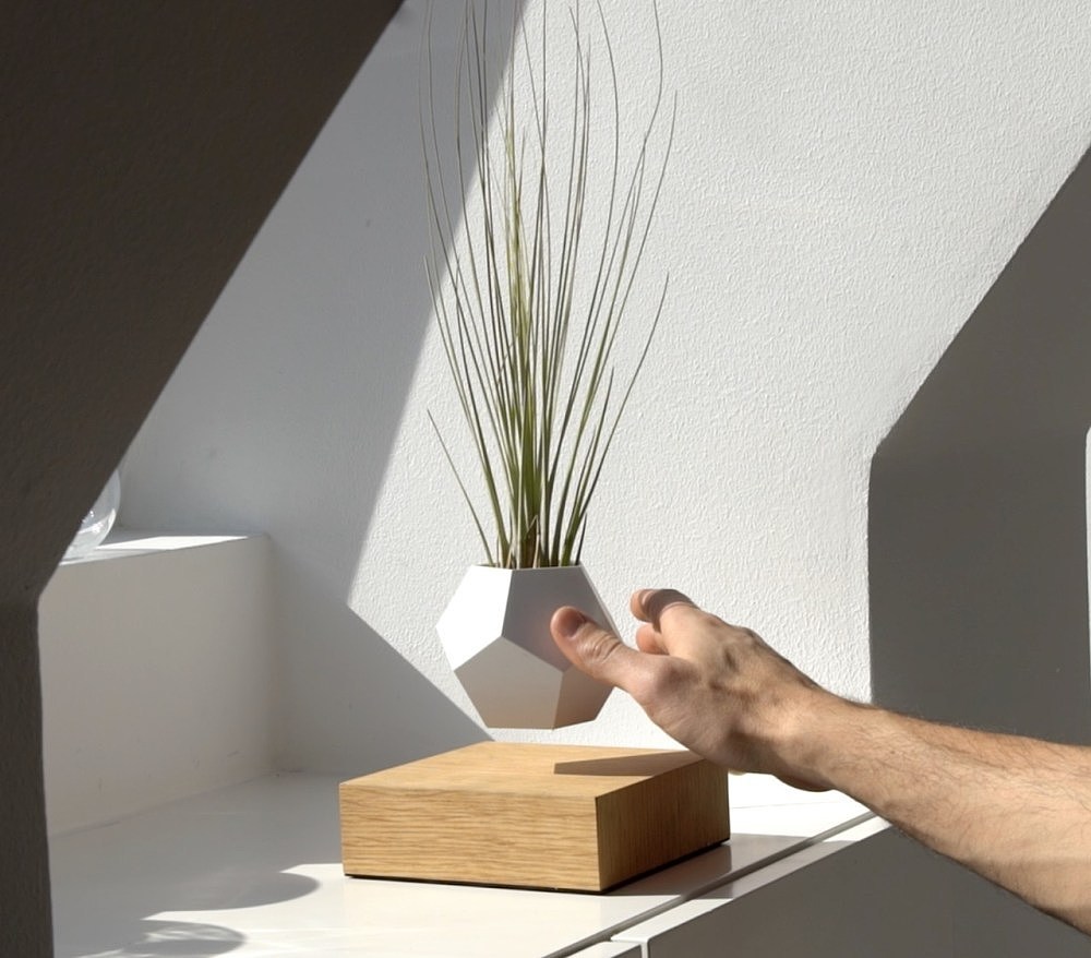 magnetic suspension，Flowerpot，originality，Design，tool，intelligence，
