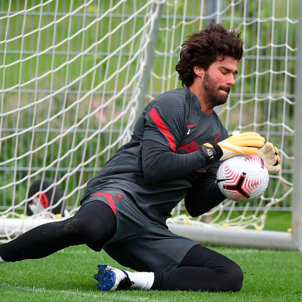 Football，goalkeeper，nike，glove，