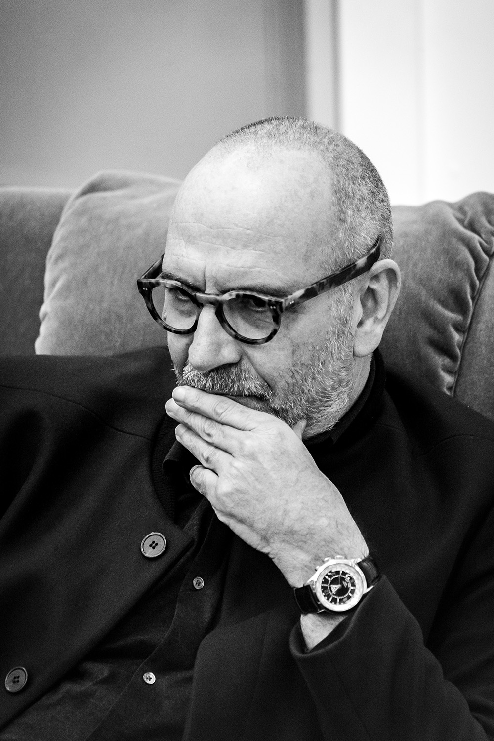 Rocking chair，wooden ，comfortable，modern，sustainable，