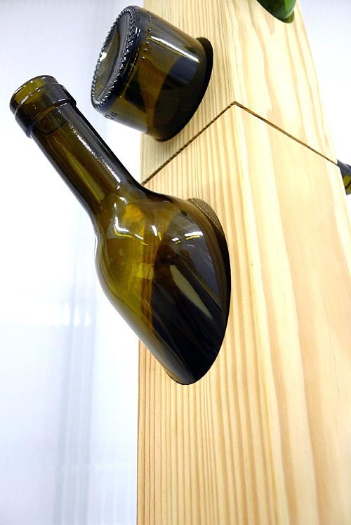 The wine bottle，Clothes and hats，frame，originality，Design，tool，