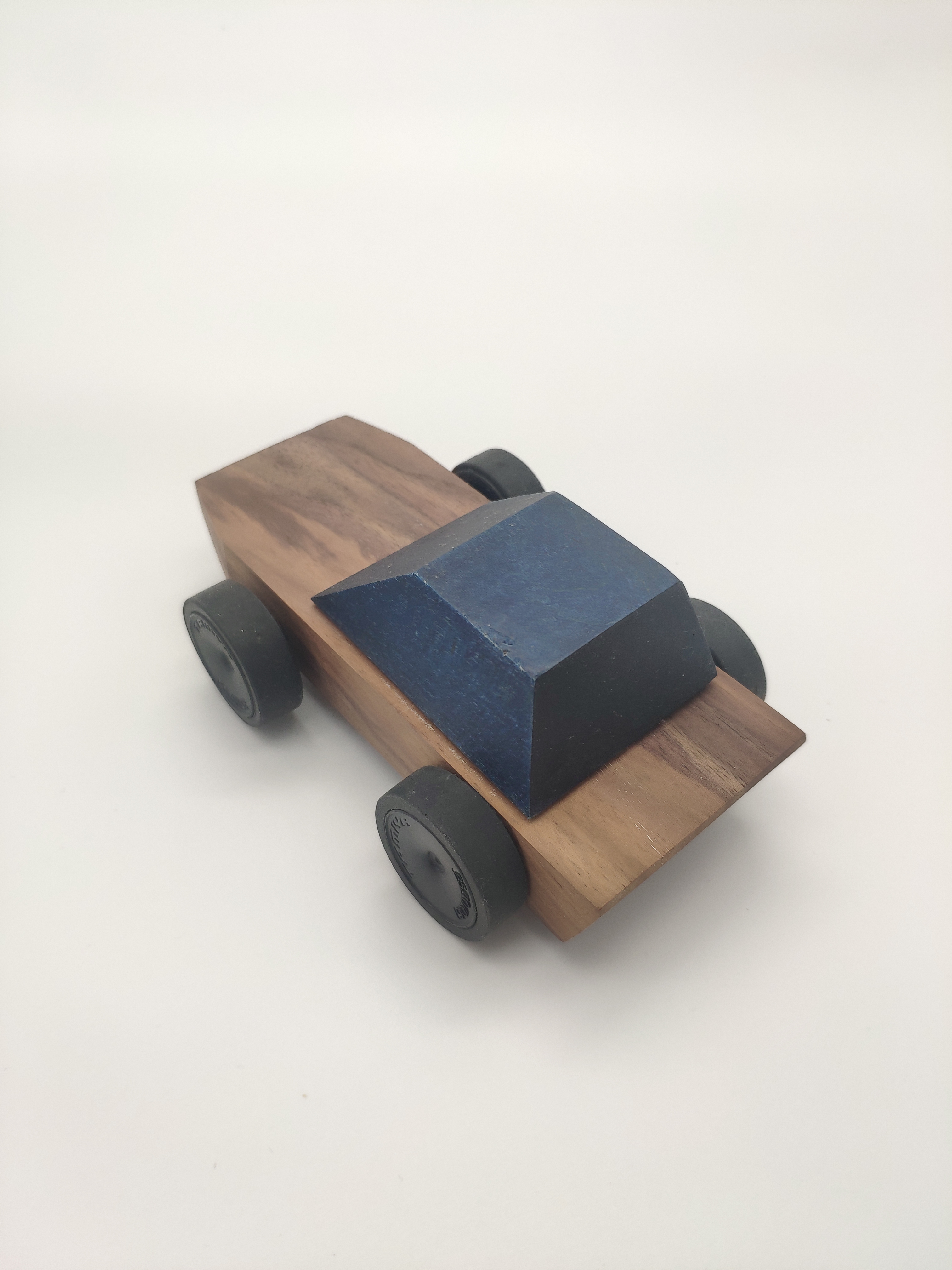 wood，Blue dye，Plant dyeing，Toys，Handmade，vehicle，