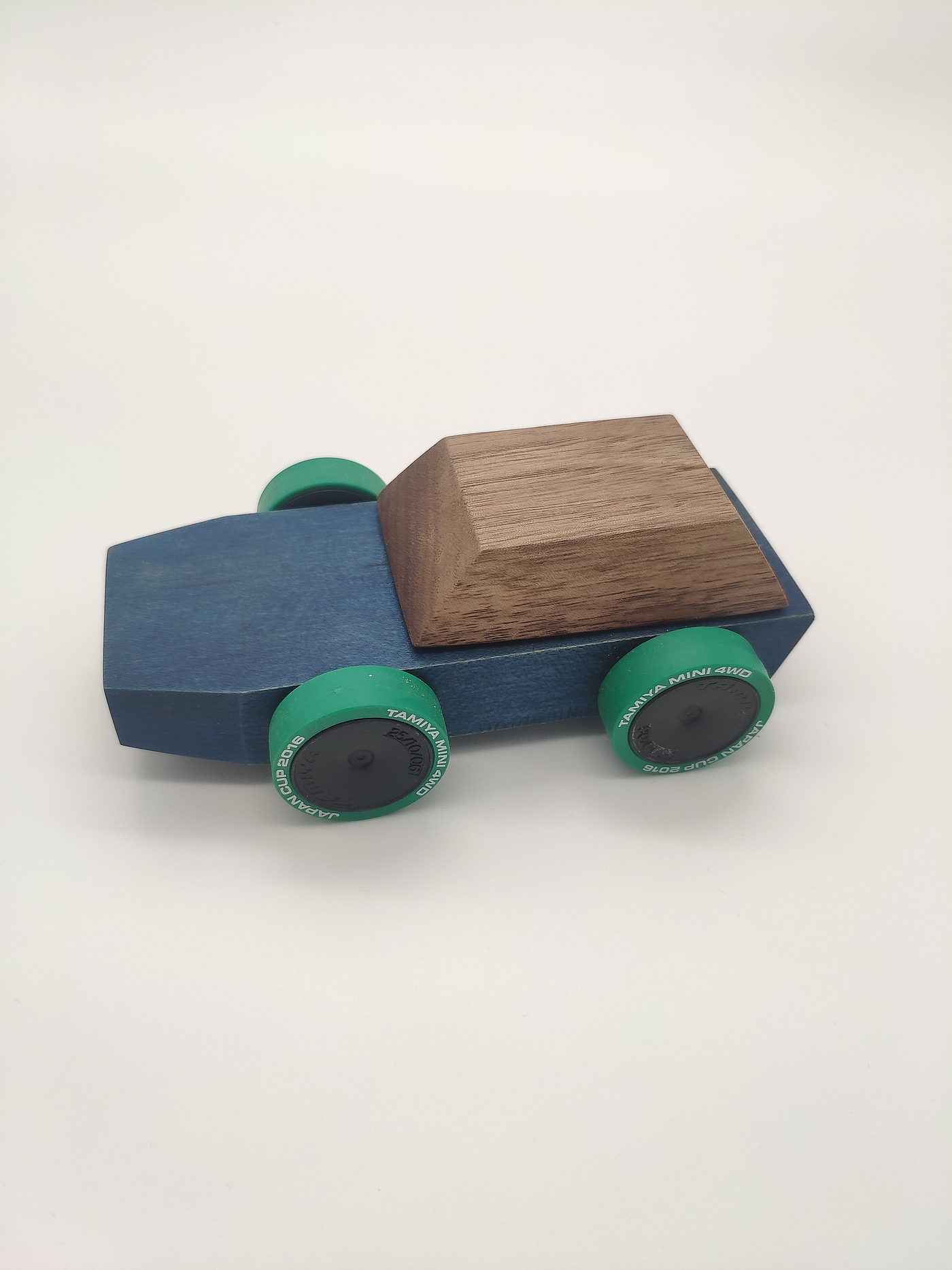 wood，Blue dye，Plant dyeing，Toys，Handmade，vehicle，