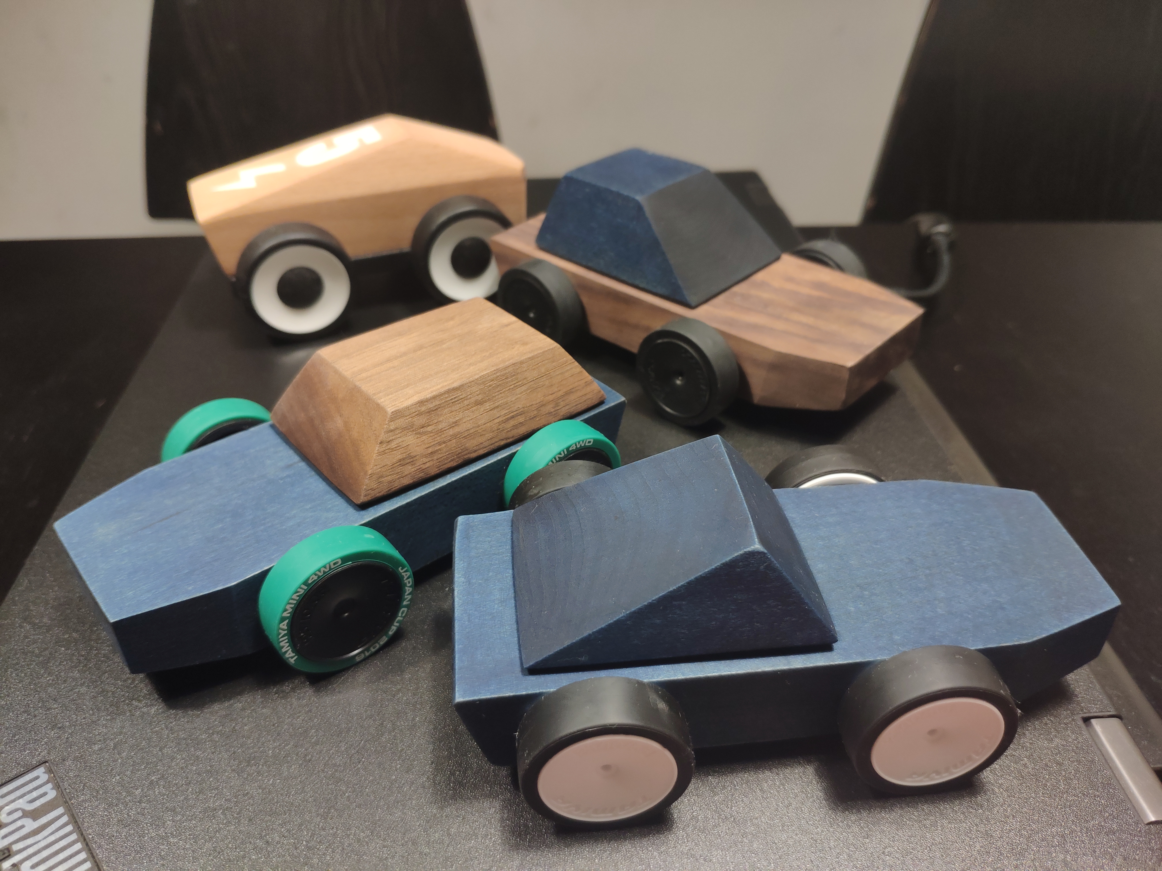 wood，Blue dye，Plant dyeing，Toys，Handmade，vehicle，