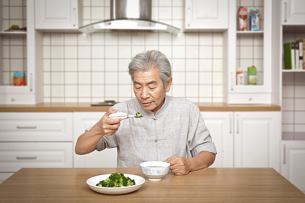 Good simple geometry，Anti shake spoon，Tools for Parkinson's patients，Articles for the elderly，Jiajian geometric industrial design，Kinson patient spoon，The old man shook his hands to eat tableware，Zhenluo，