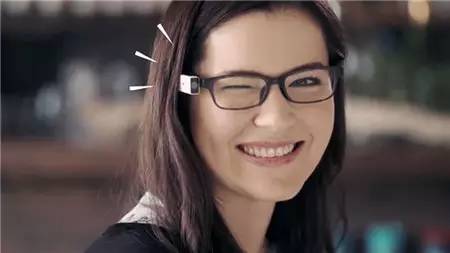 wear，camera，blink，photograph，originality，Design，