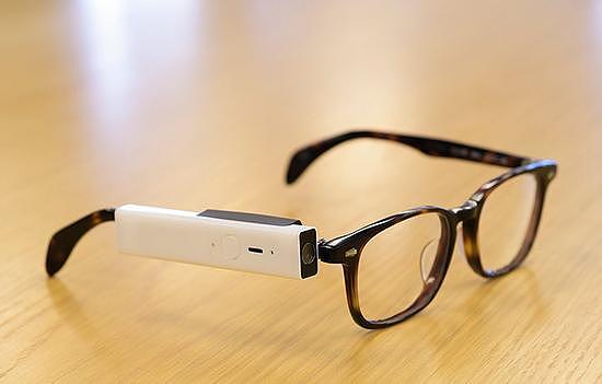 wear，camera，blink，photograph，originality，Design，