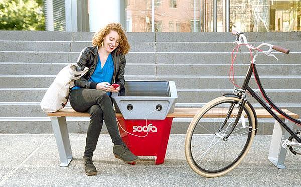 solar energy，charge，device，park，bench，