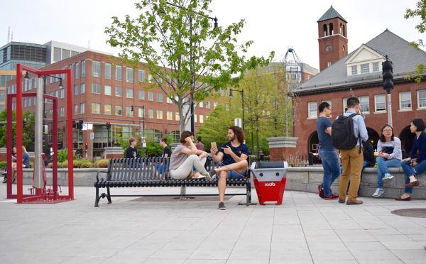 solar energy，charge，device，park，bench，