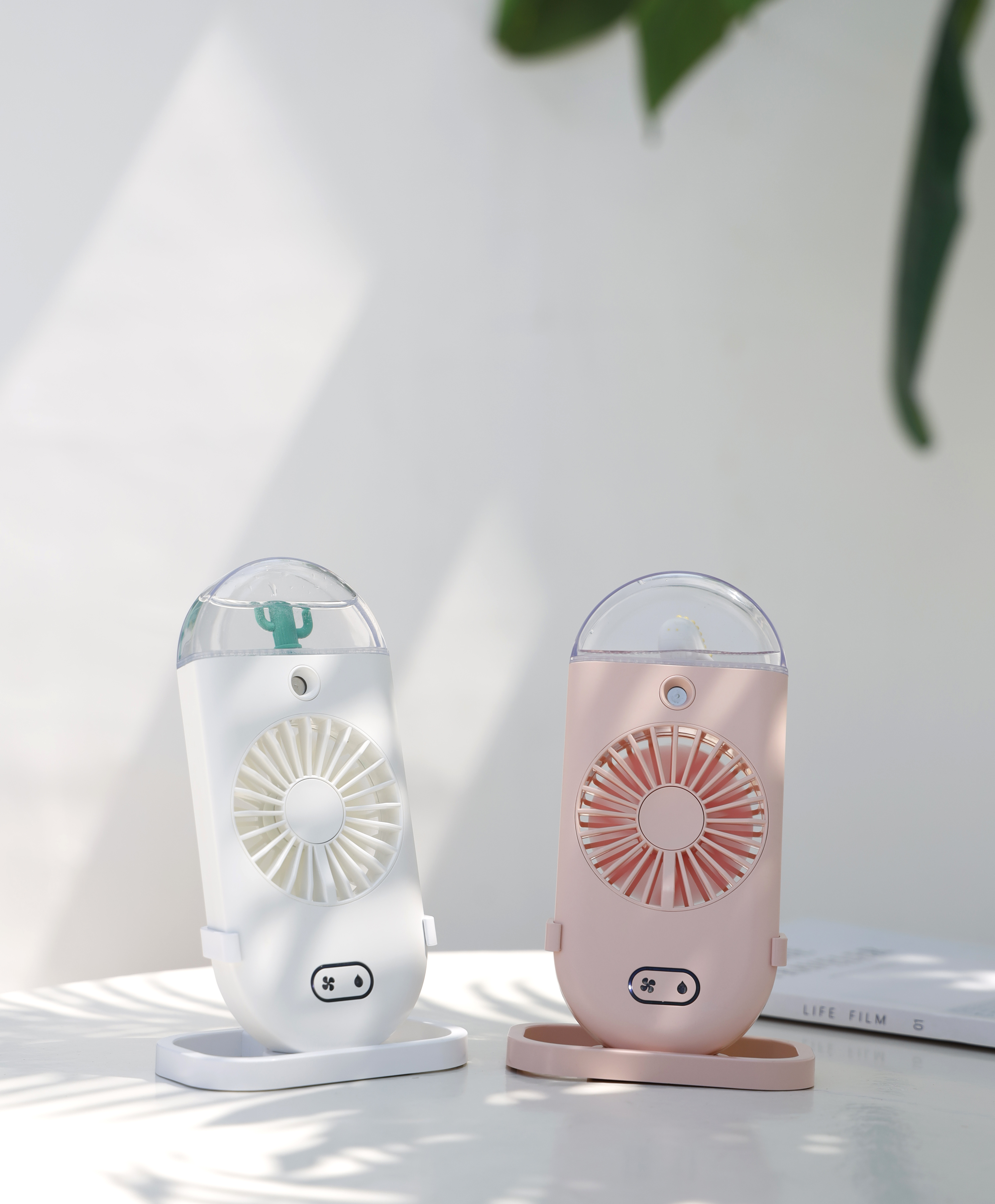 Handheld fan，humidification，