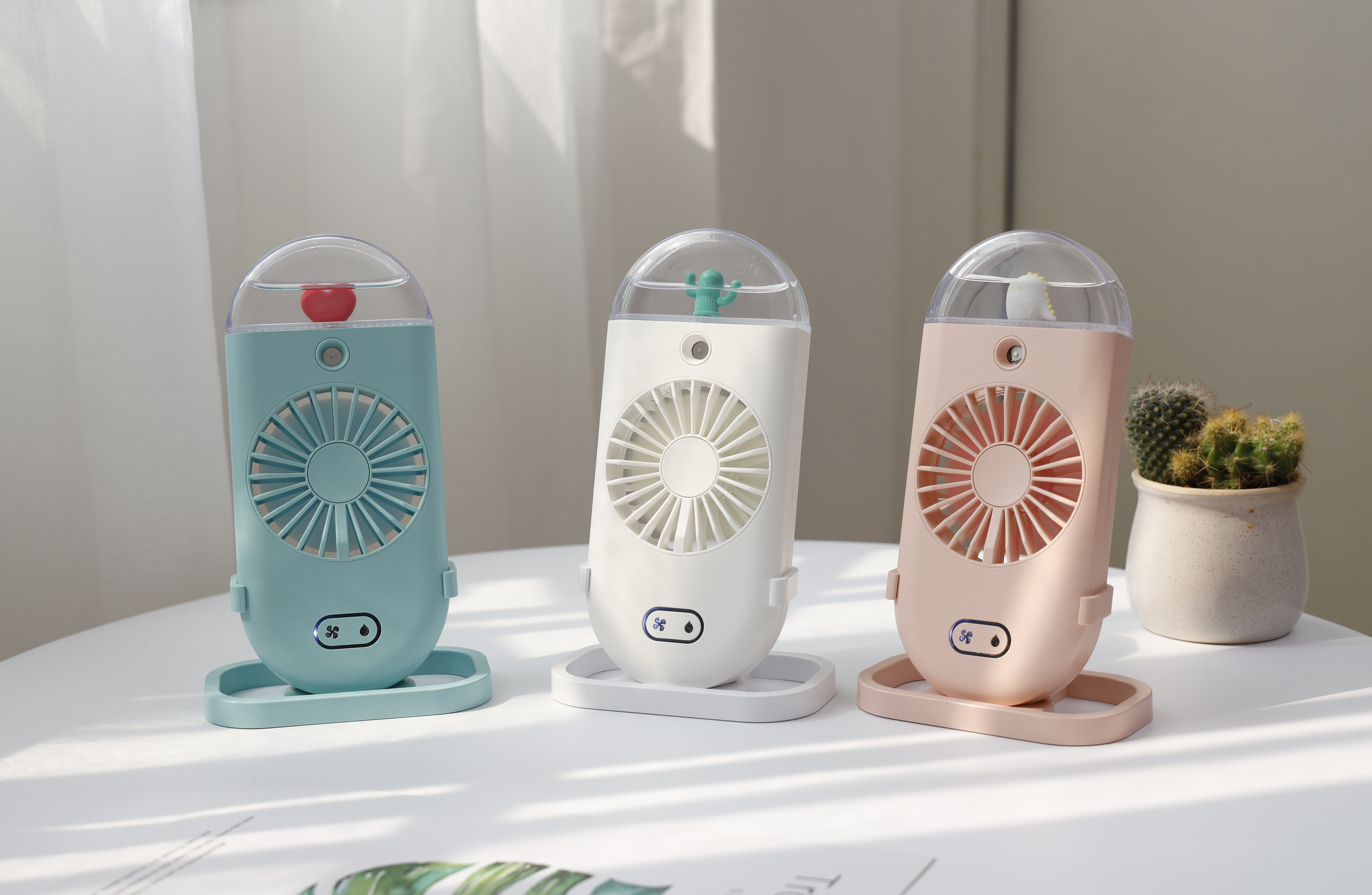 Handheld fan，humidification，