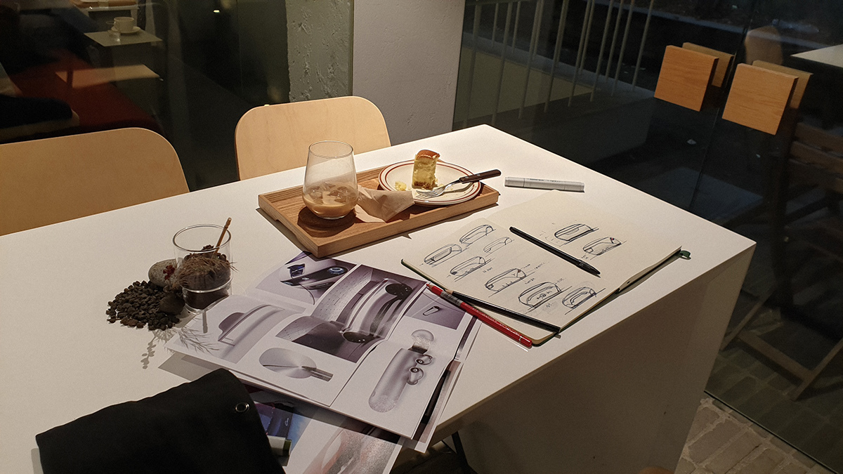 Charging box，Wireless headset，LED lighting，