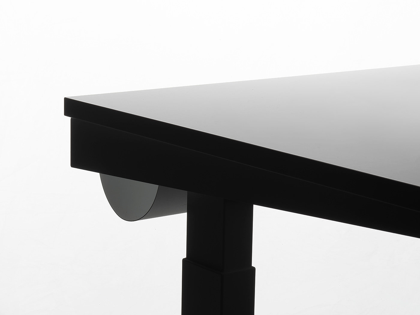 Table，to work in an office，Ergonomics，Simplicity，