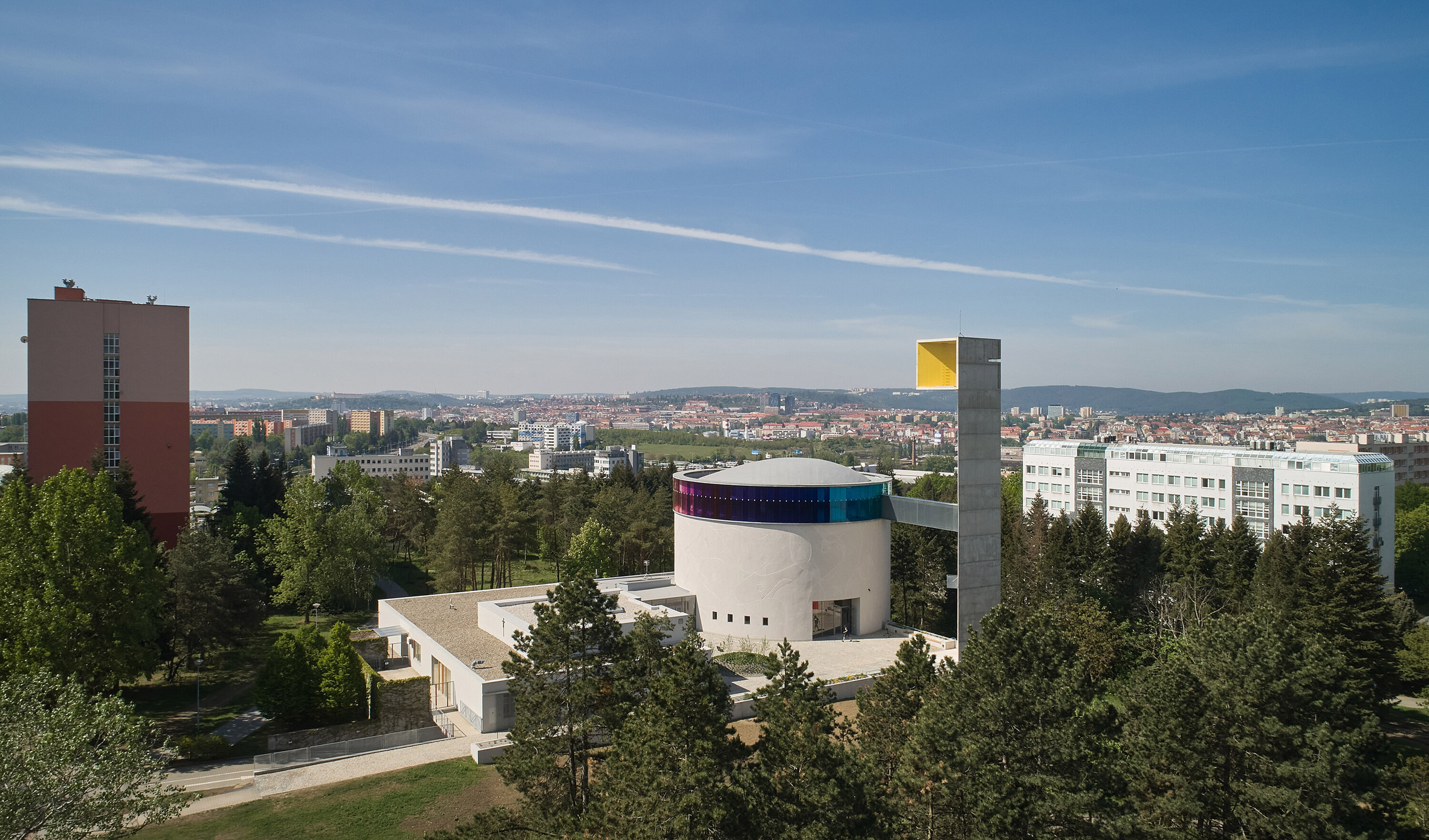 Circular Church，concrete，Rainbow panoramic window，