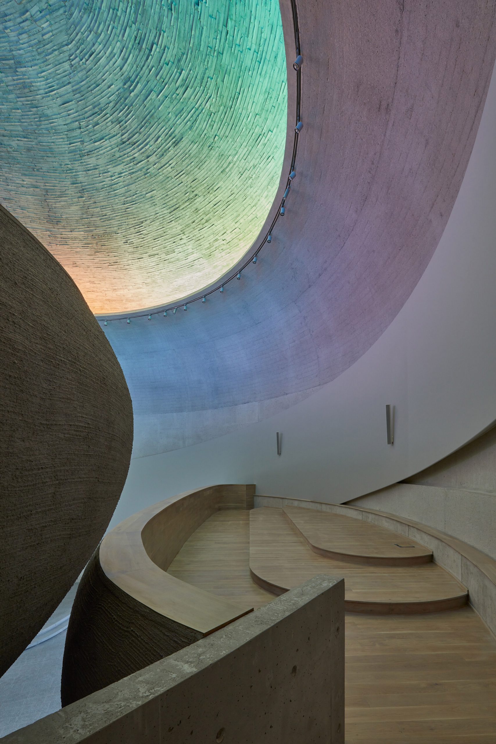Circular Church，concrete，Rainbow panoramic window，
