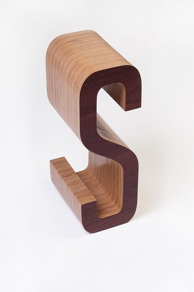 bookshelf，woodiness，furniture，originality，Alphabetic form，