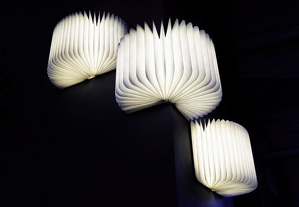 lamps and lanterns，Creative design，light，books，