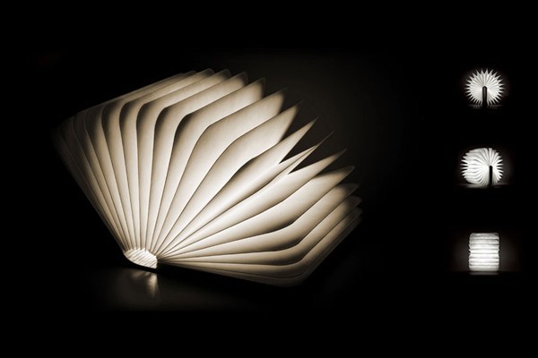 lamps and lanterns，Creative design，light，books，