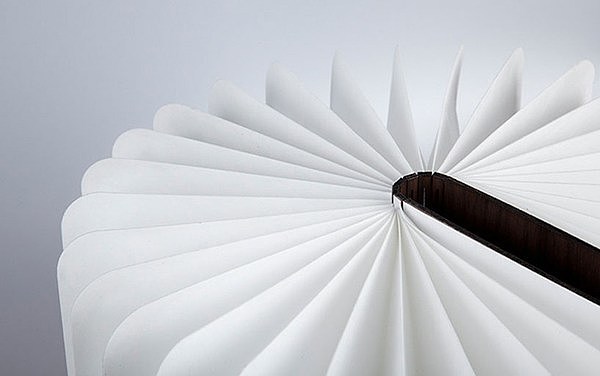 lamps and lanterns，Creative design，light，books，