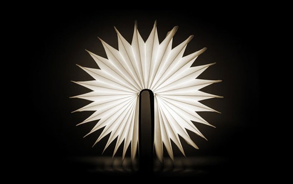 lamps and lanterns，Creative design，light，books，