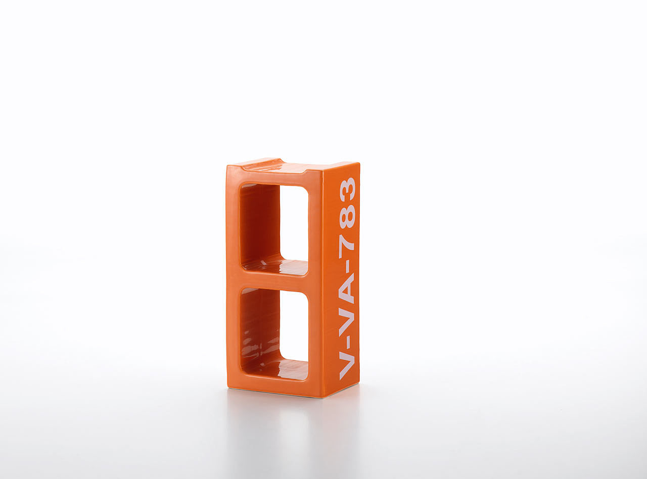 orange，Armchair，Wall lamp，Lighting，