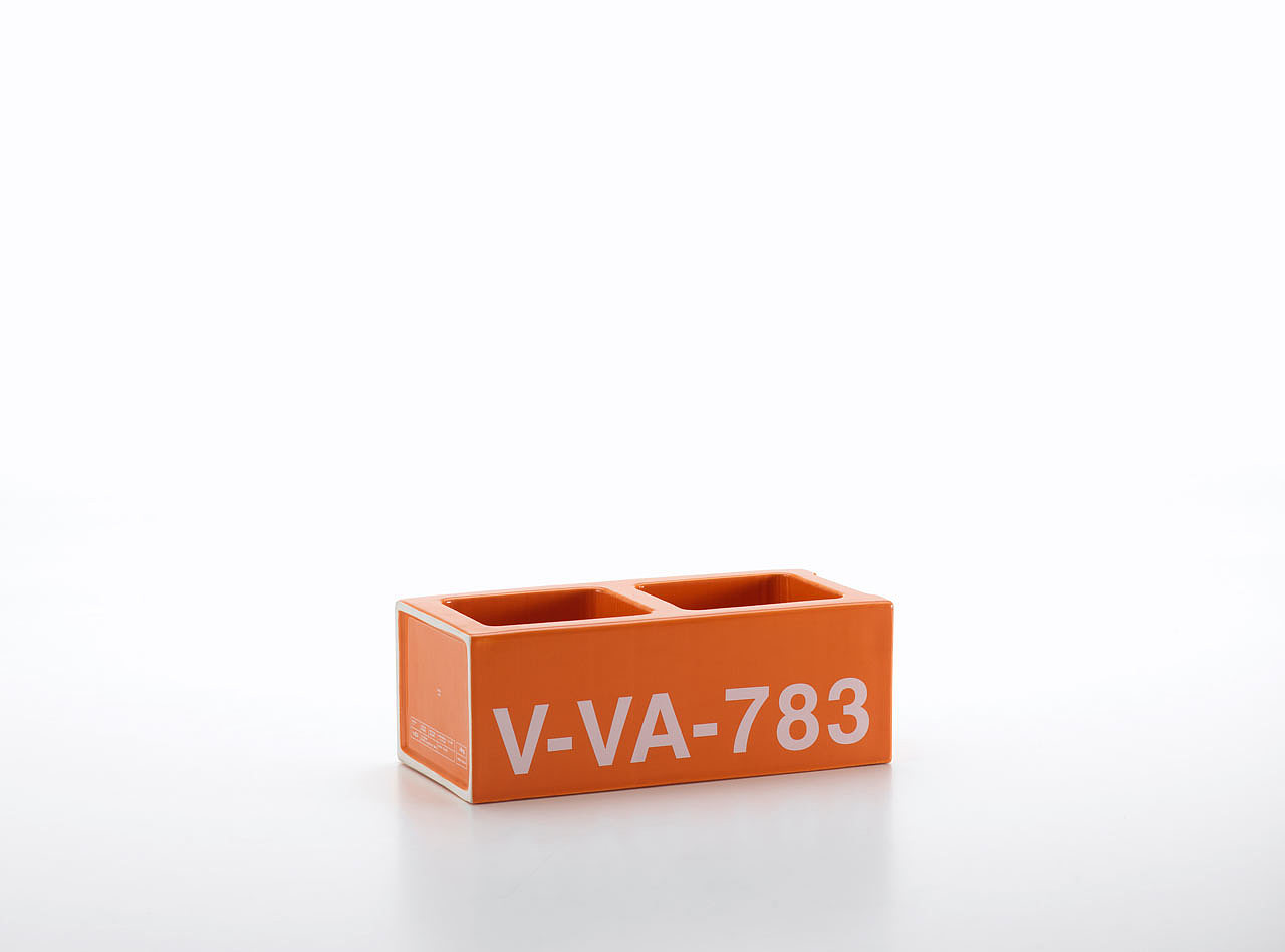 orange，Armchair，Wall lamp，Lighting，