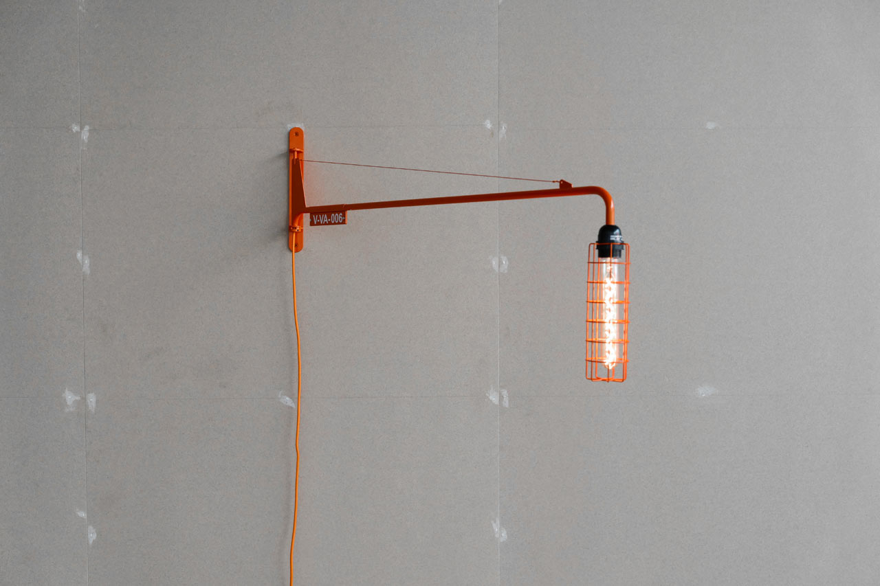 orange，Armchair，Wall lamp，Lighting，