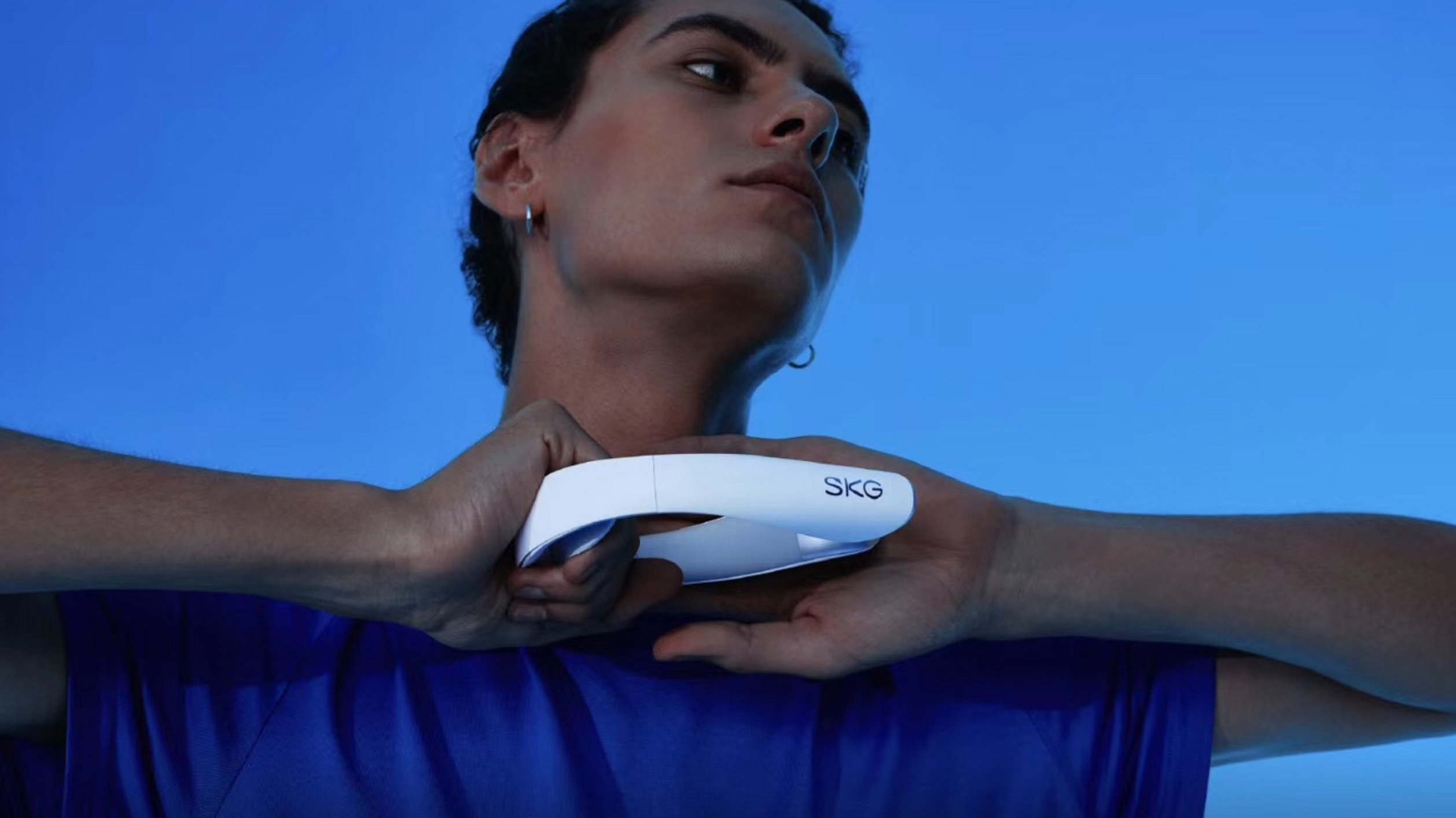 2020 if Award，2020 red dot award，SKG，Neck massage instrument，Smart wearable device，Designed，Cloud nest design，