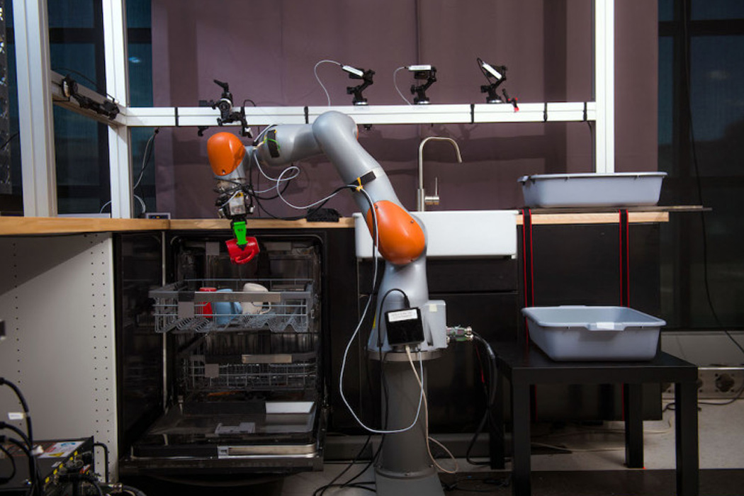 robot，Aging population，housework，Gantry，integrate，