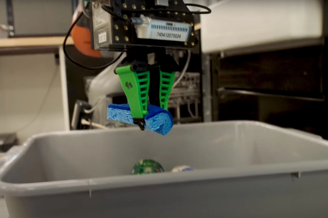 robot，Aging population，housework，Gantry，integrate，