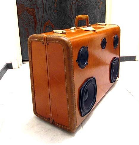 复古风格，行李箱，音箱，便携音箱，创意音箱，工业设计，